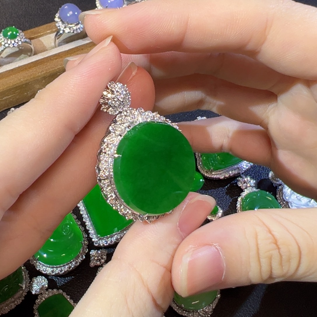 兰***指翡翠18K金镶嵌吊坠(不含链)