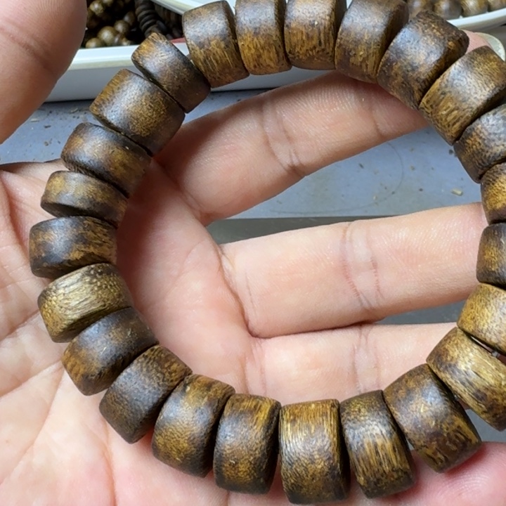 沉香手串大*兄乌身手串23克