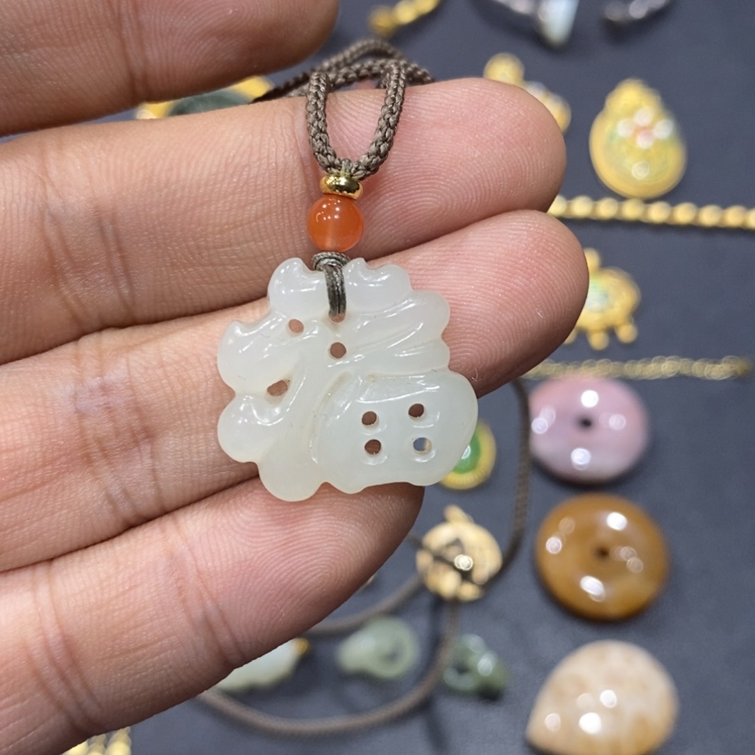 和田玉颈饰未镶嵌