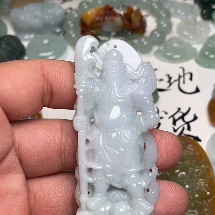 翡翠未镶嵌颈饰关公