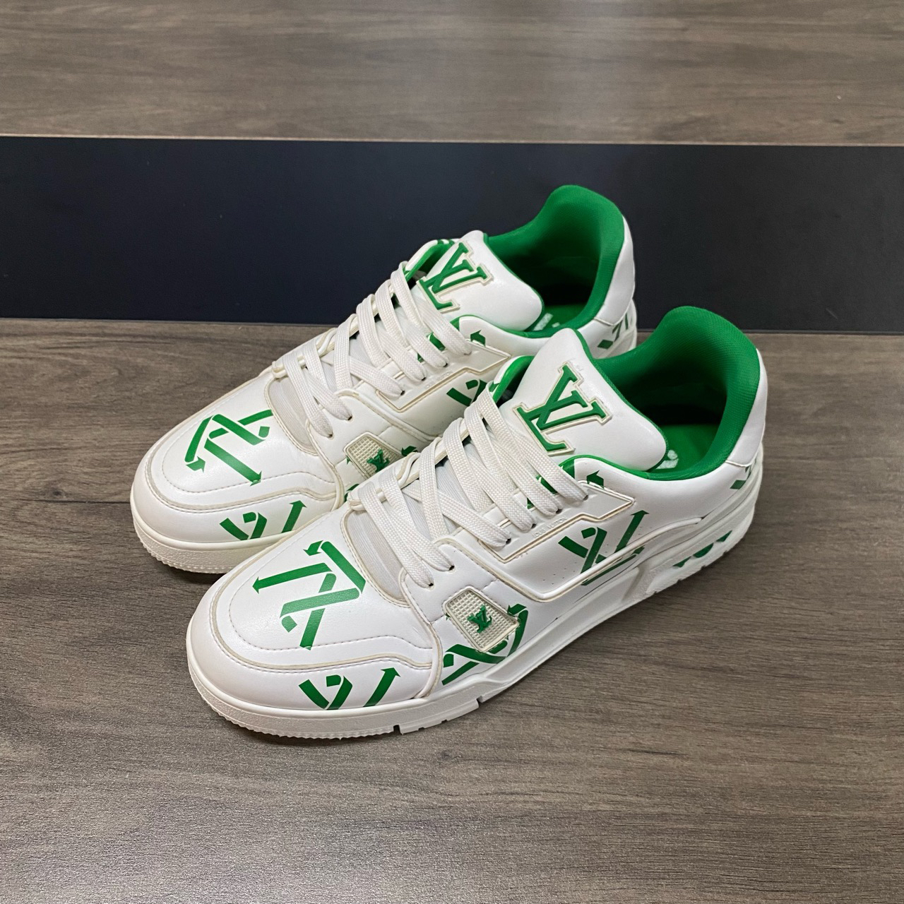 95新 LouisVuitton/路易威登 LV trainer白绿环保 41码无盒 c1405