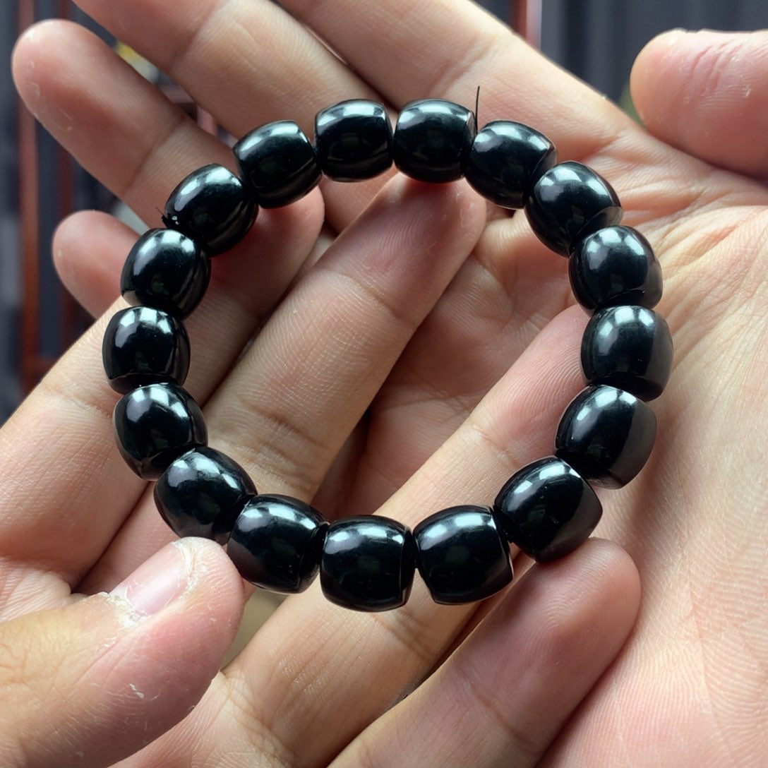 和田玉未镶嵌把件