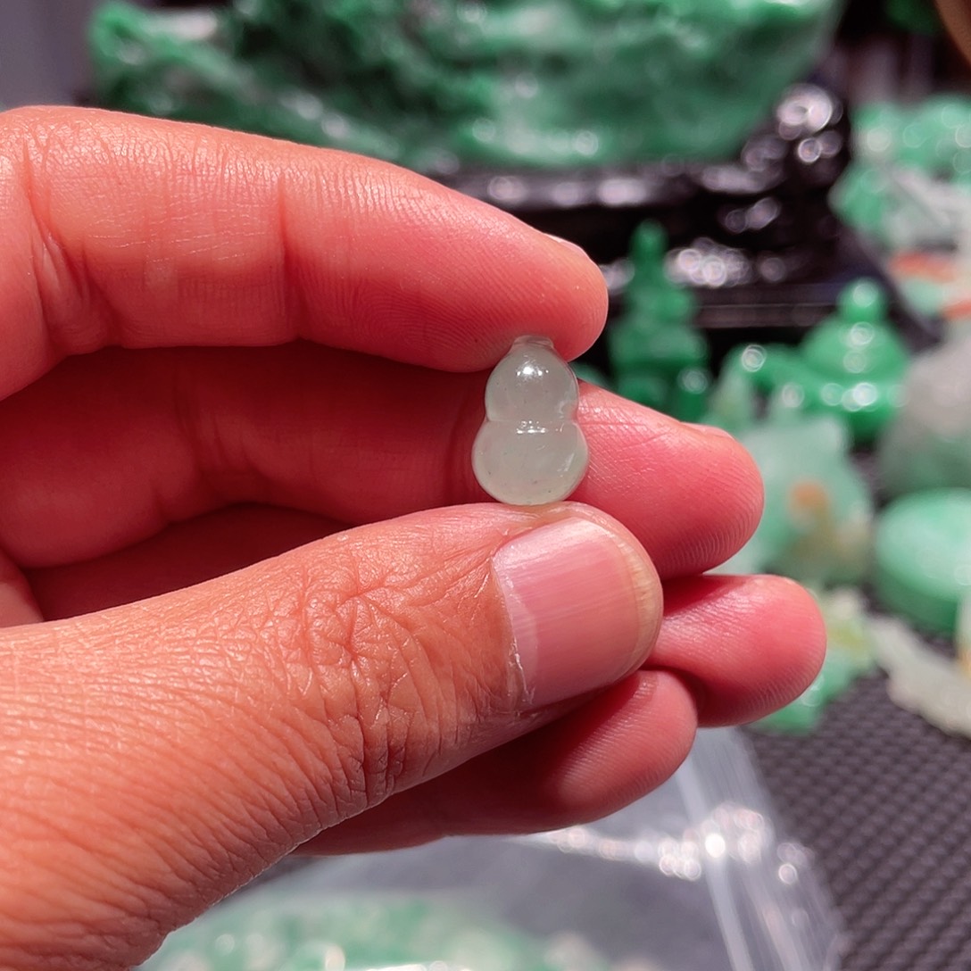 石英质玉颈饰未镶嵌华****馆