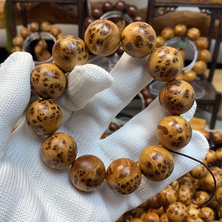 柏木科****太行崖柏2.0陈化金底豹子瘤