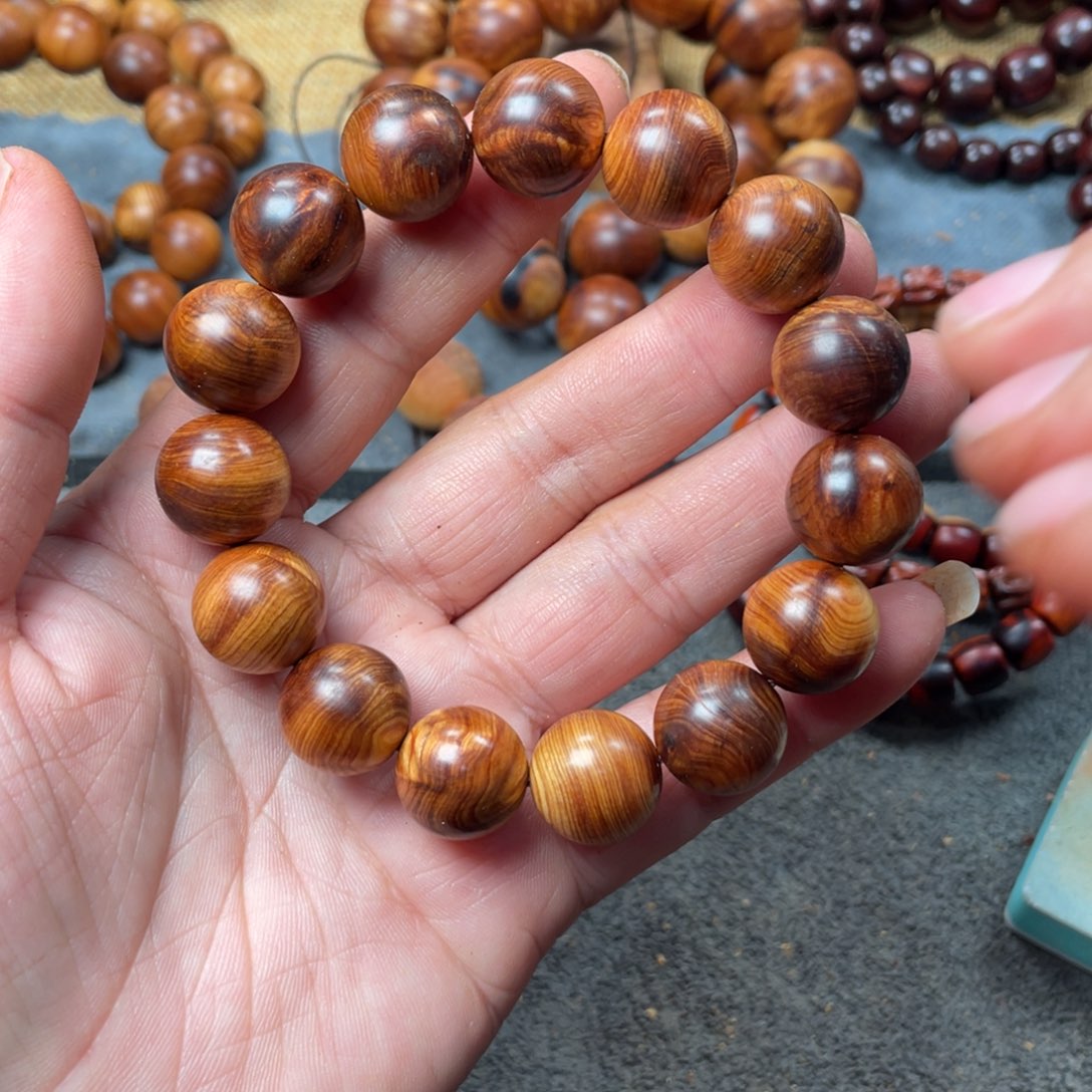 无事牌柏木（崖柏）1.5太行陈化骨料闪电瑕疵珠