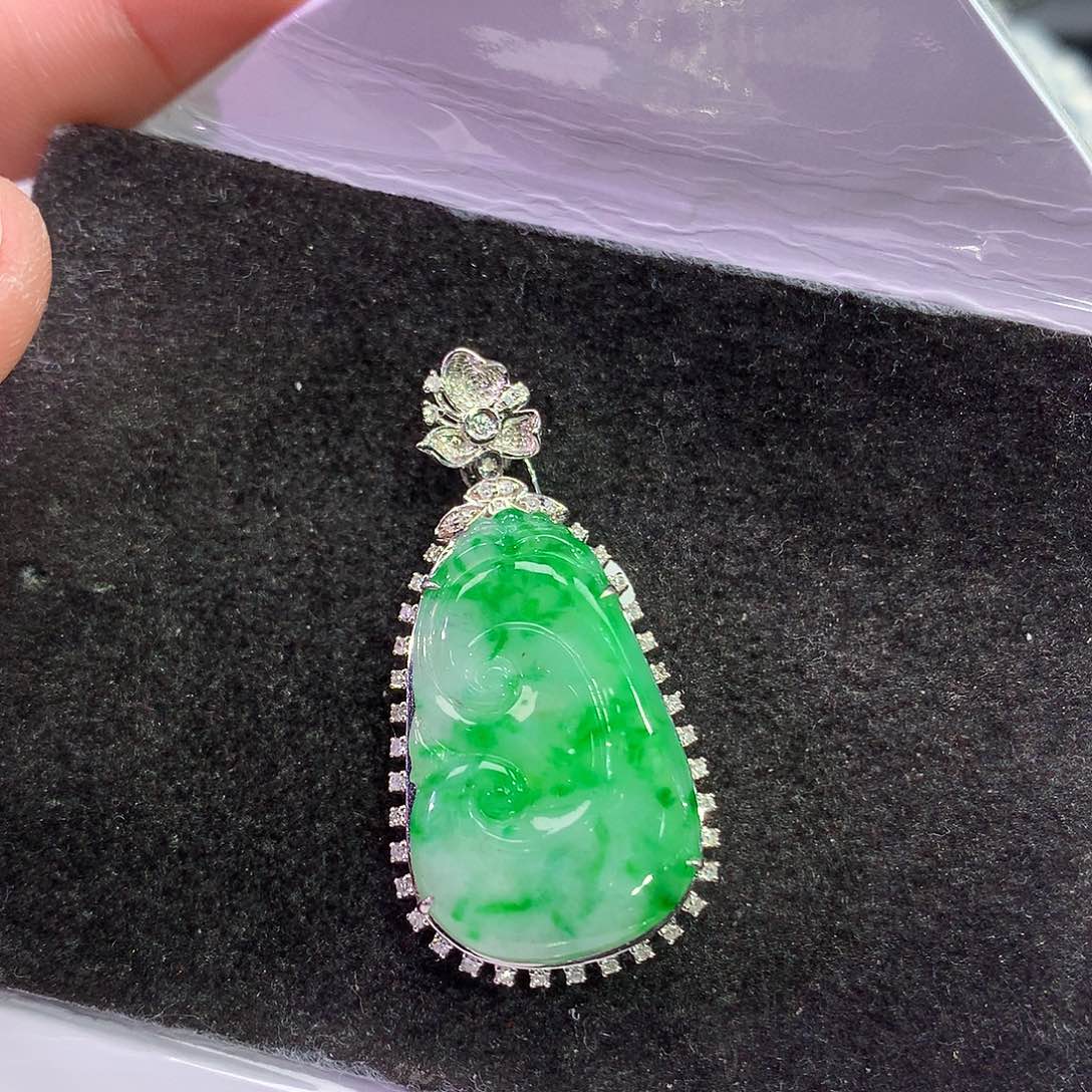 翡翠18K金镶嵌吊坠(赠链)