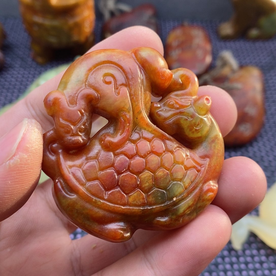 蛇纹石玉颈饰未镶嵌