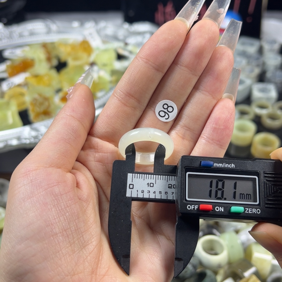 蛇纹石玉未镶嵌戒指