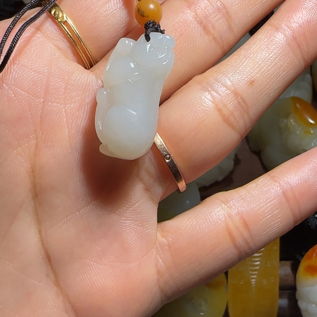 二***明和田玉未镶嵌挂件