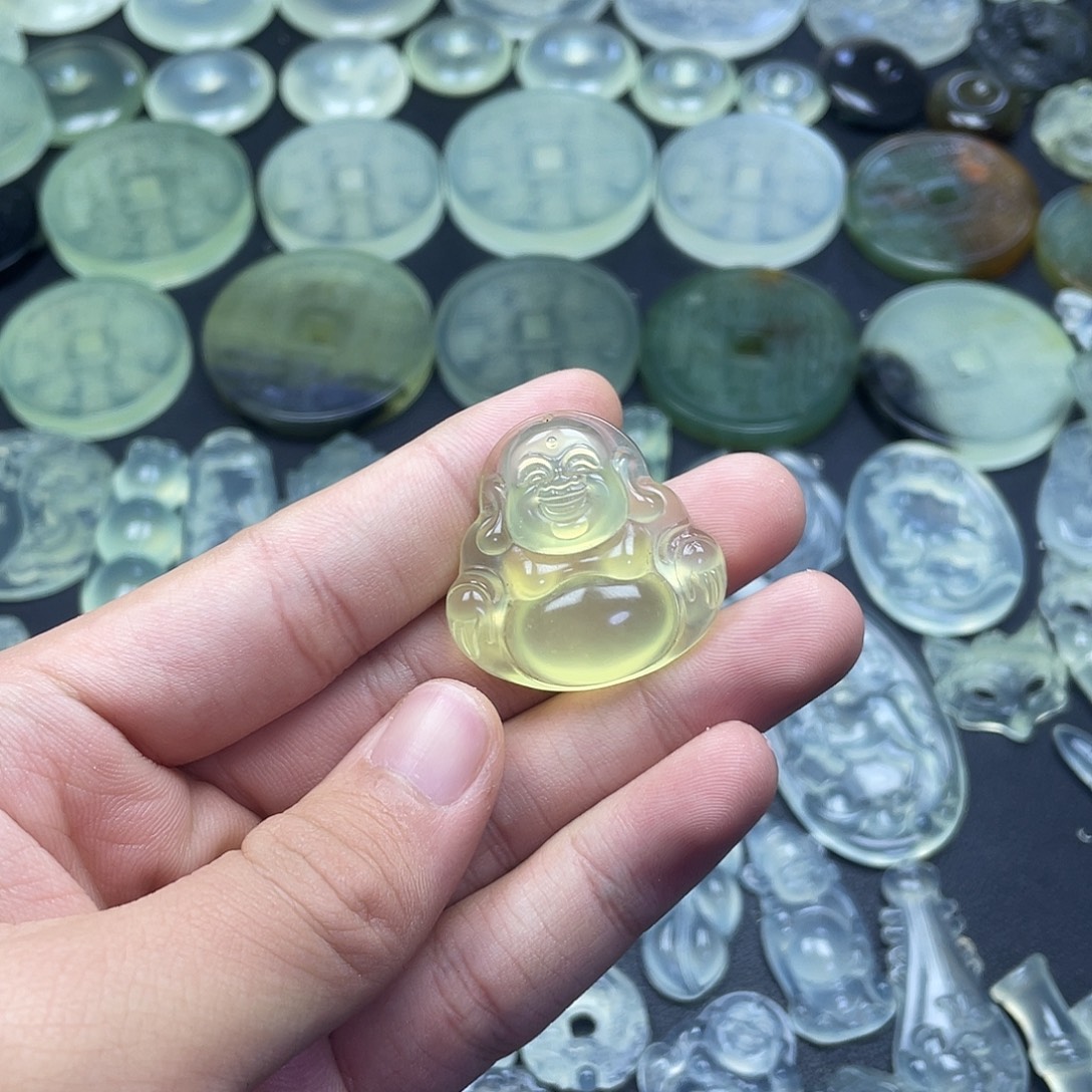 岫玉未镶嵌颈饰佛公