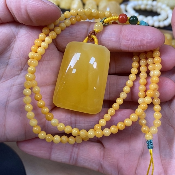 琥珀裸石未镶嵌阿*。无事牌