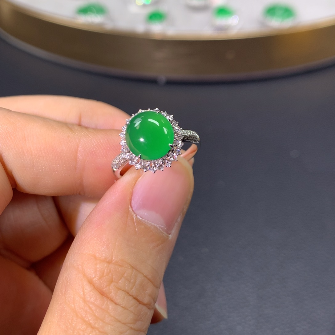 翡翠戒指18K金镶嵌翡翠