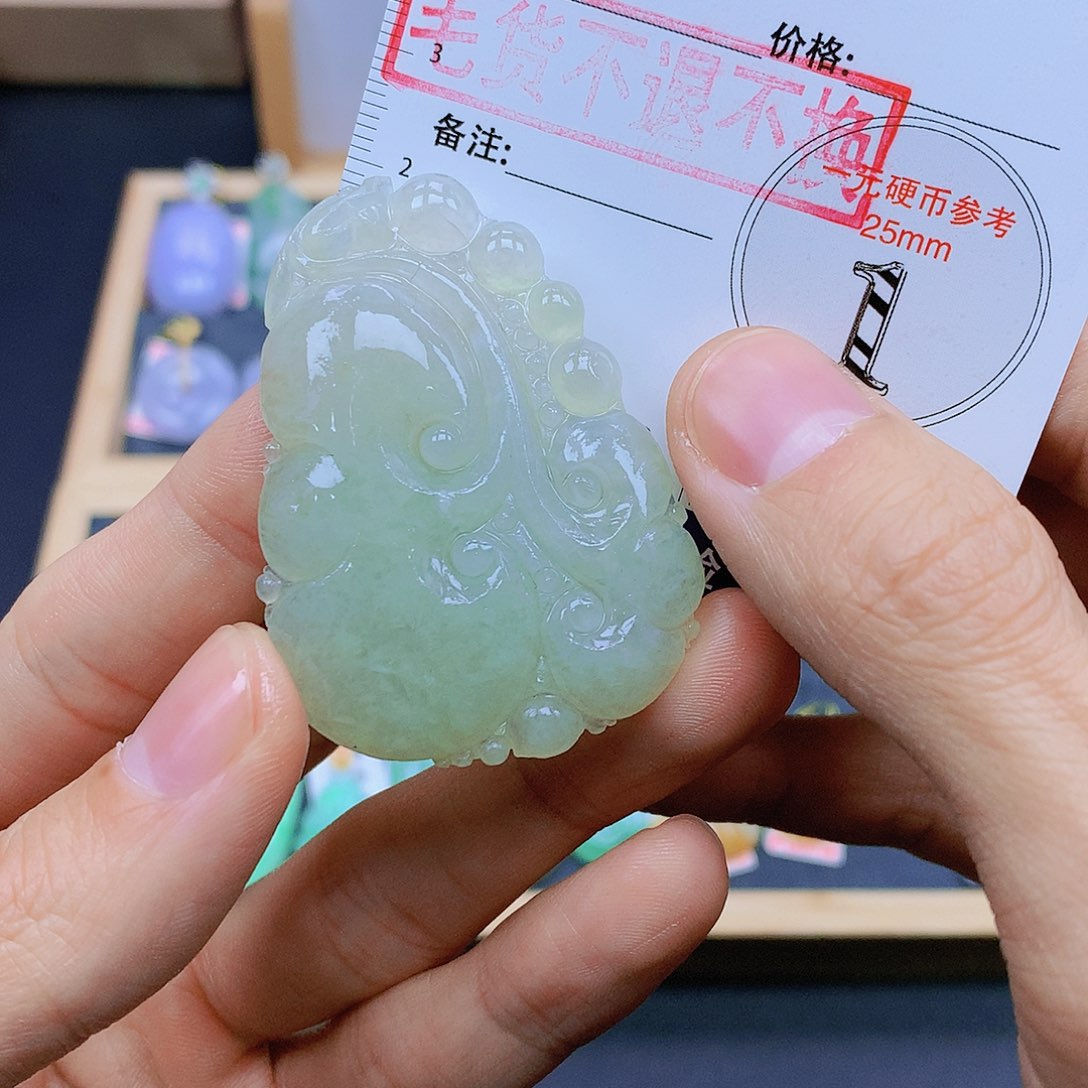 翡翠未镶嵌颈饰翡翠