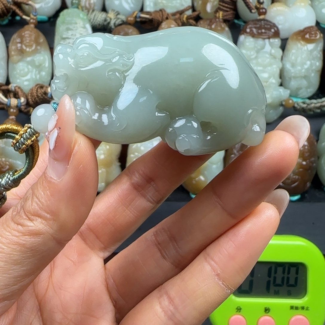 和田玉挂件未镶嵌白****啥