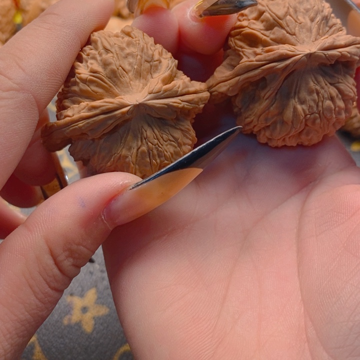 5白狮子43尺寸文玩核桃