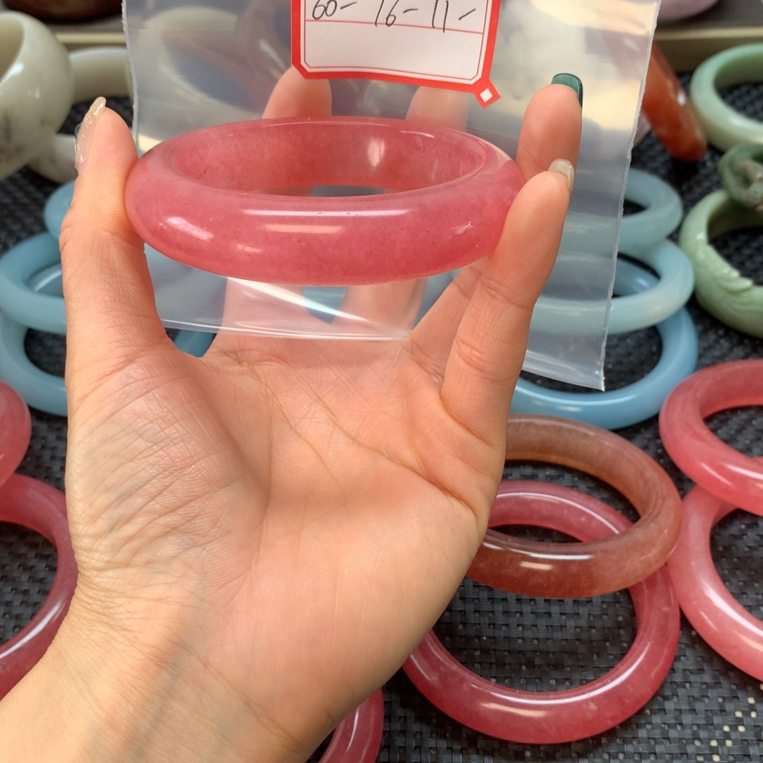 赵***王石英岩玉未镶嵌手镯