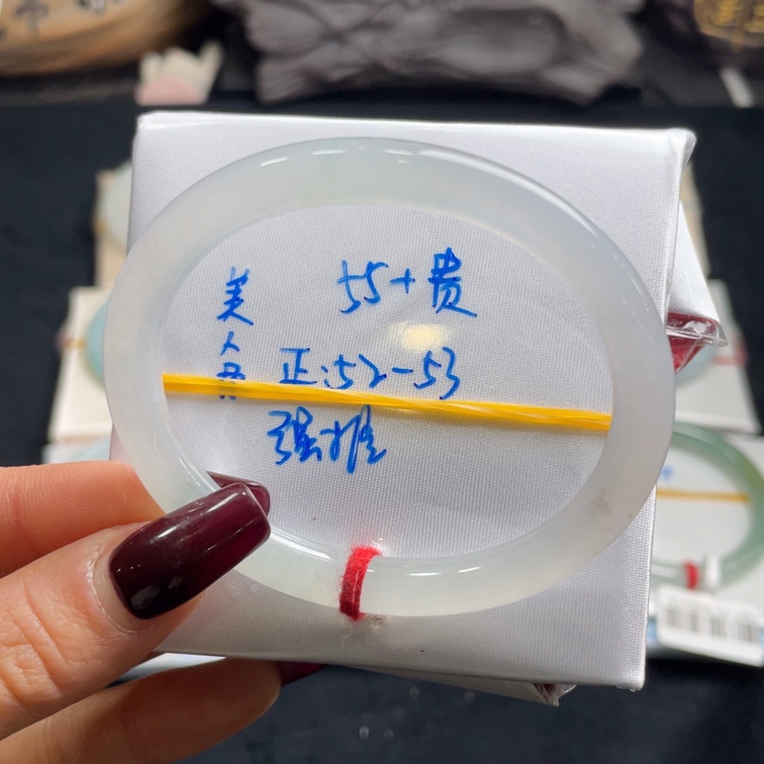 翡翠手镯未镶嵌翡翠手镯