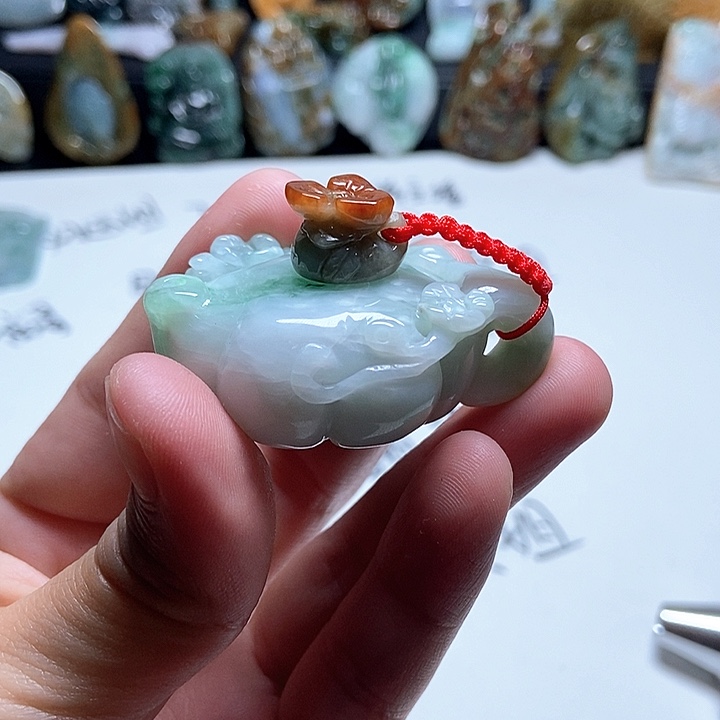 卿***轻翡翠未镶嵌颈饰翡翠a货