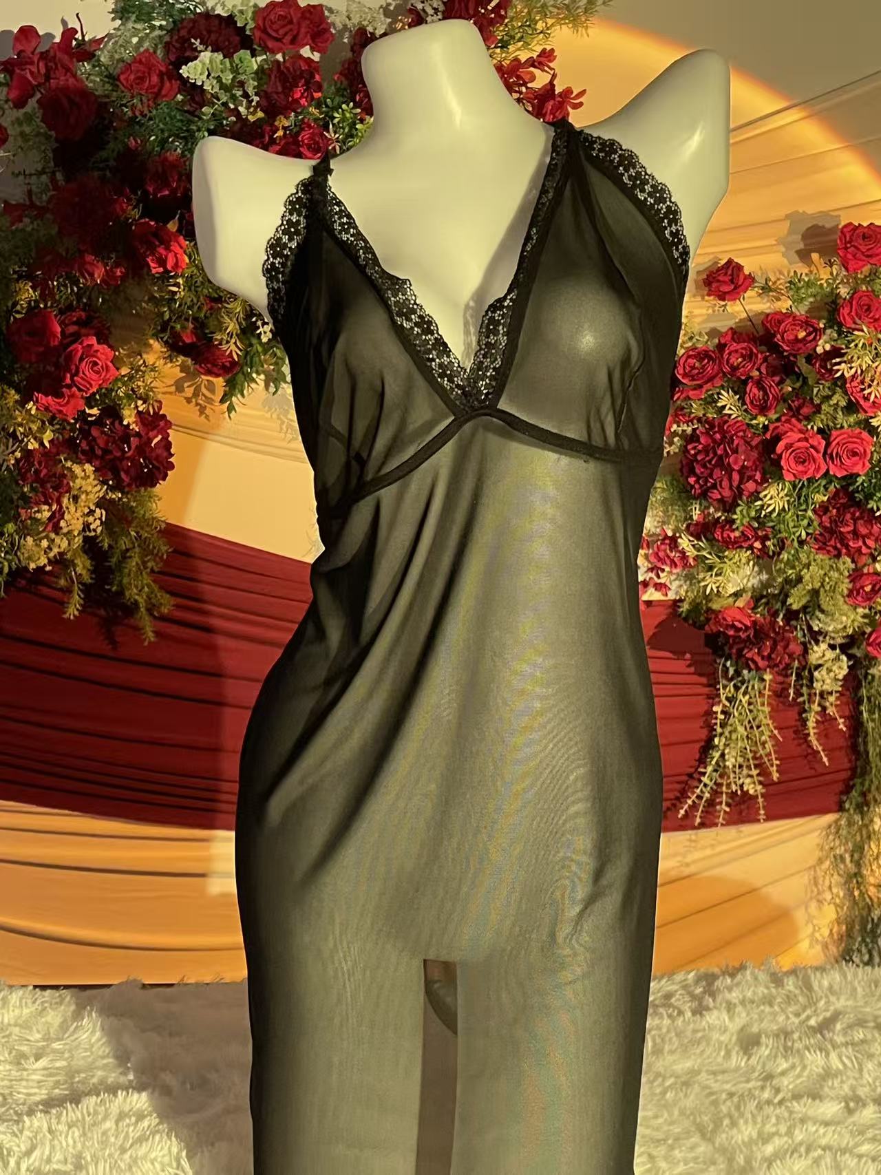 纯欲天花板 深 V 镂空蕾丝睡衣 弹力网纱显瘦居家小睡裙