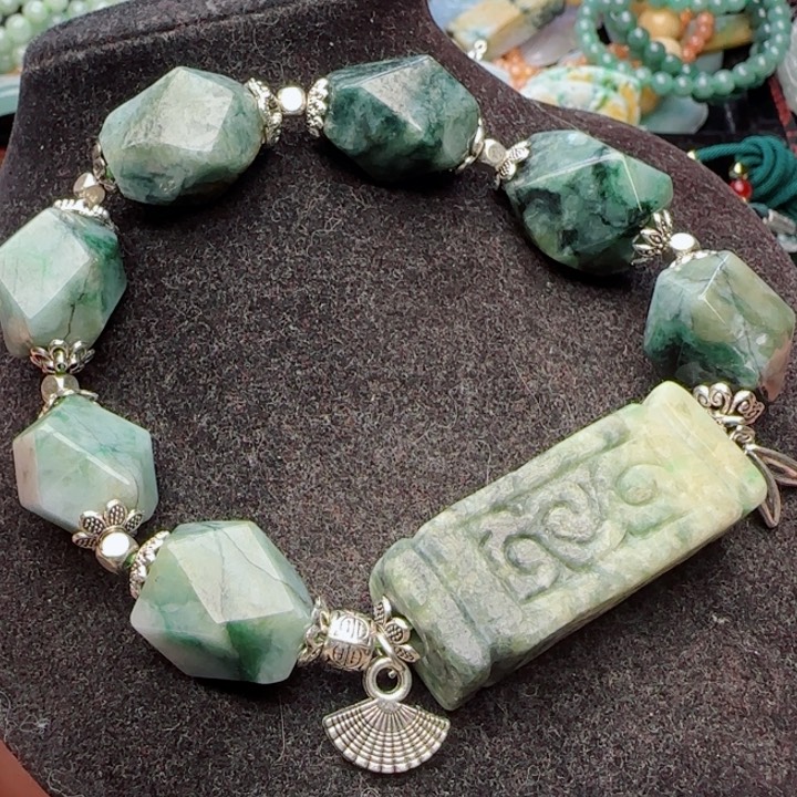 翡翠颈饰未镶嵌天然A货108