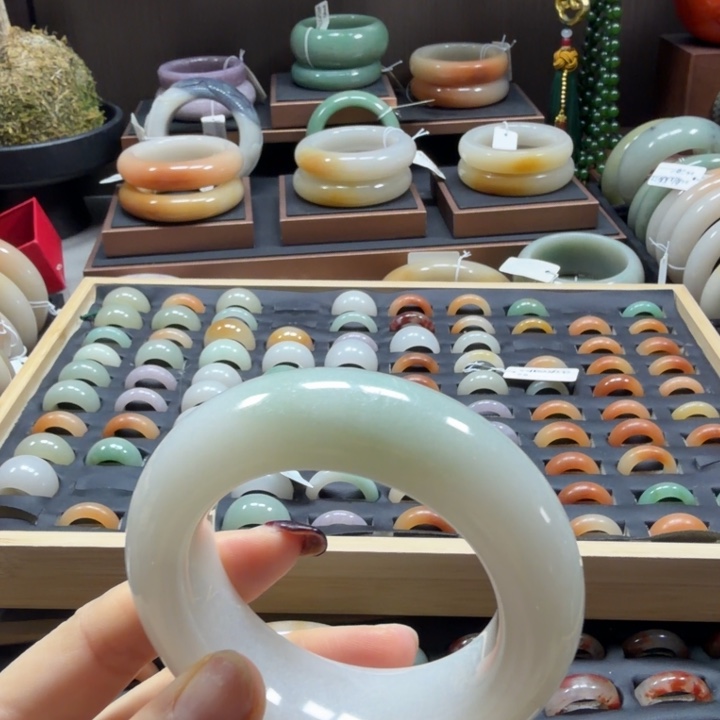 石英质玉未镶嵌手镯