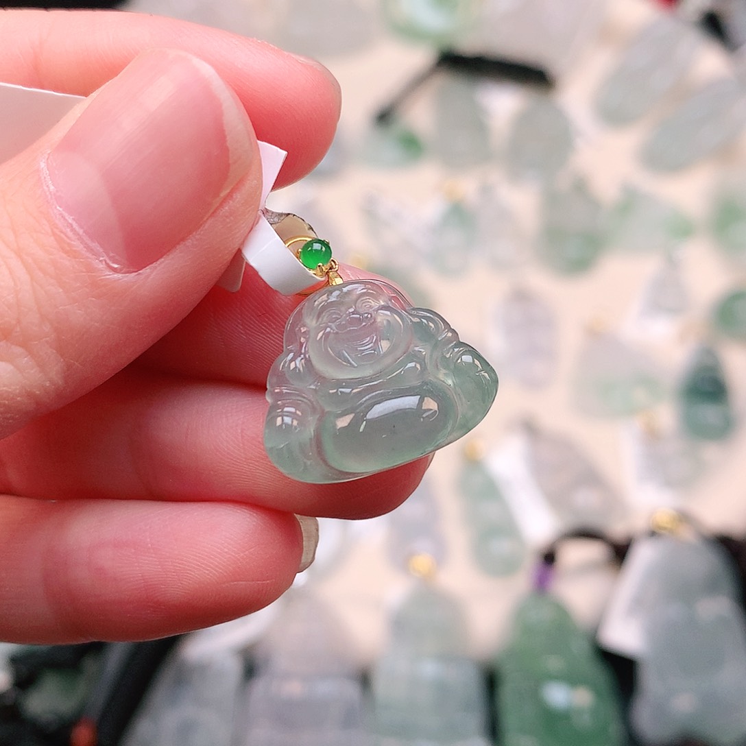 翡翠颈饰18K金镶嵌冰绿小佛