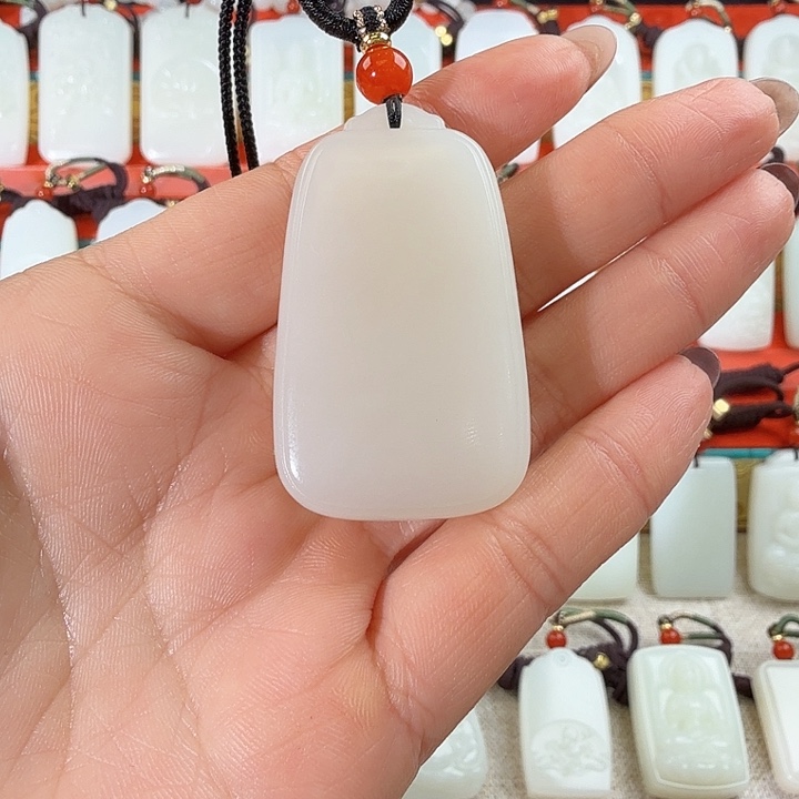 和田玉未镶嵌吊坠(赠链)