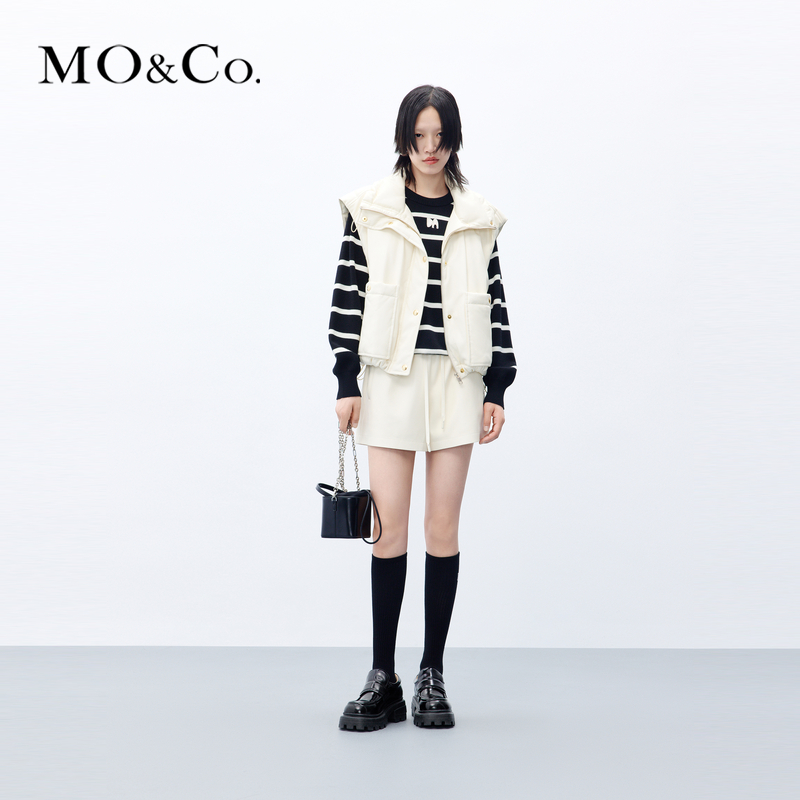 【陈大可专属】MOCO秋PU素皮高领宽肩短羽绒服马甲轻职场MBC3EINT06