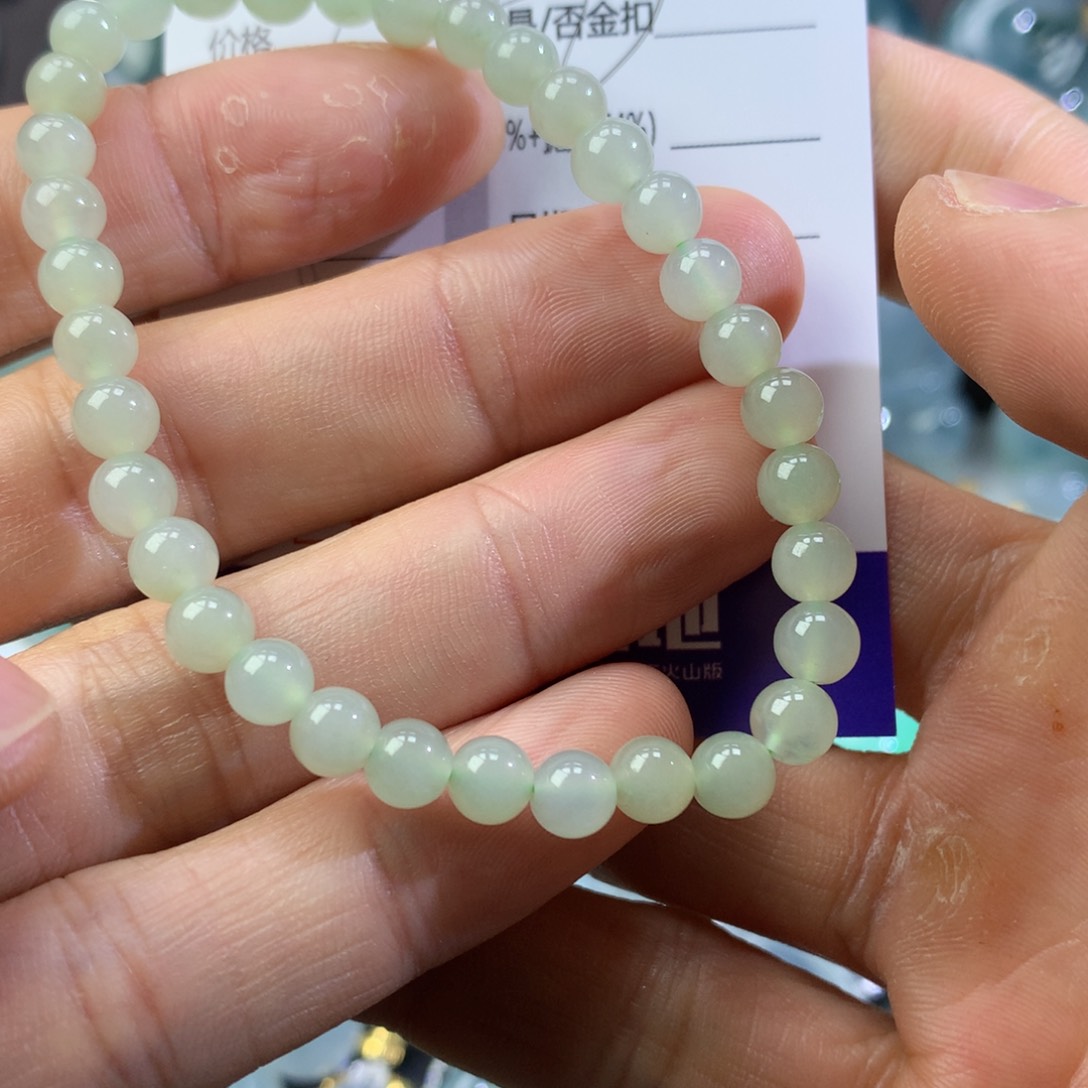 翡翠颈饰未镶嵌吊坠