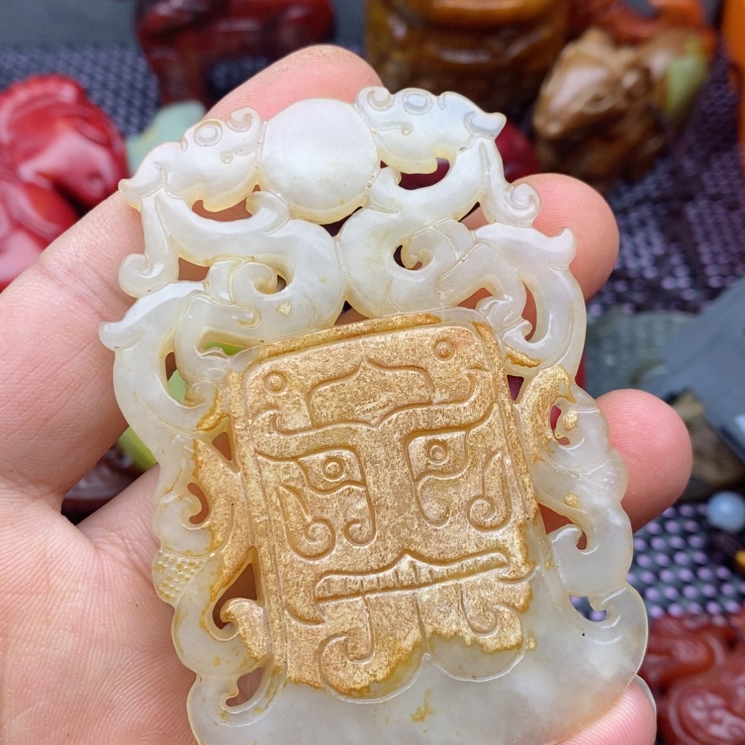 蛇纹石玉颈饰未镶嵌