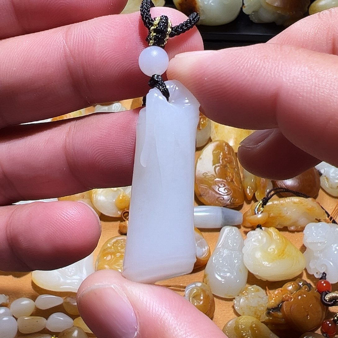 和田玉颈饰未镶嵌