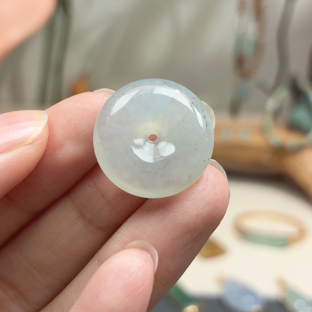 翡翠未镶嵌颈饰平安扣