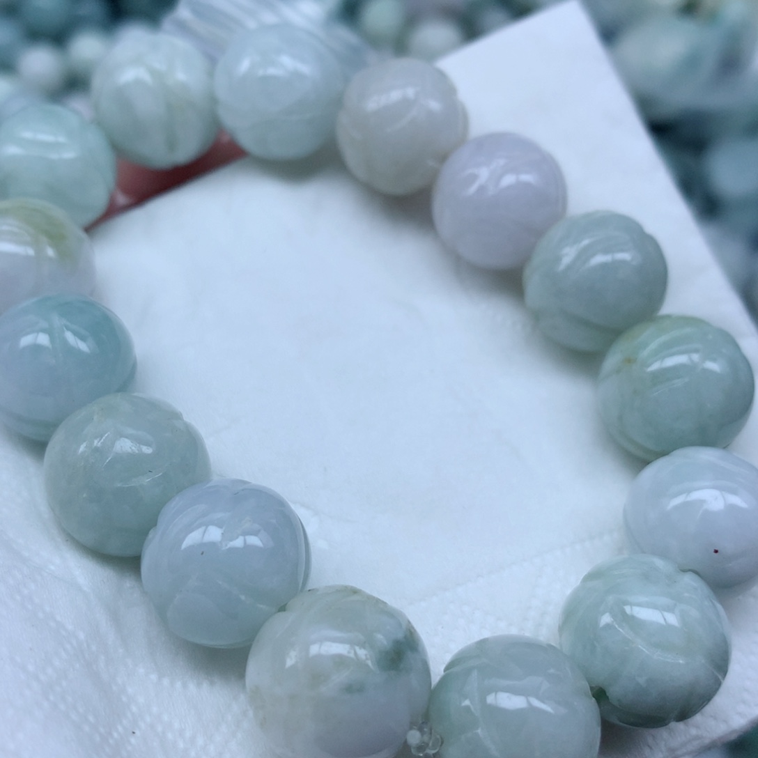 颈饰足铂镶嵌翡翠翡翠