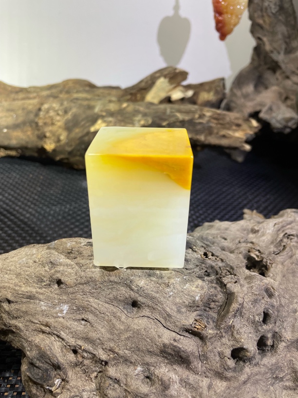 黄龙玉羊烟河料印章