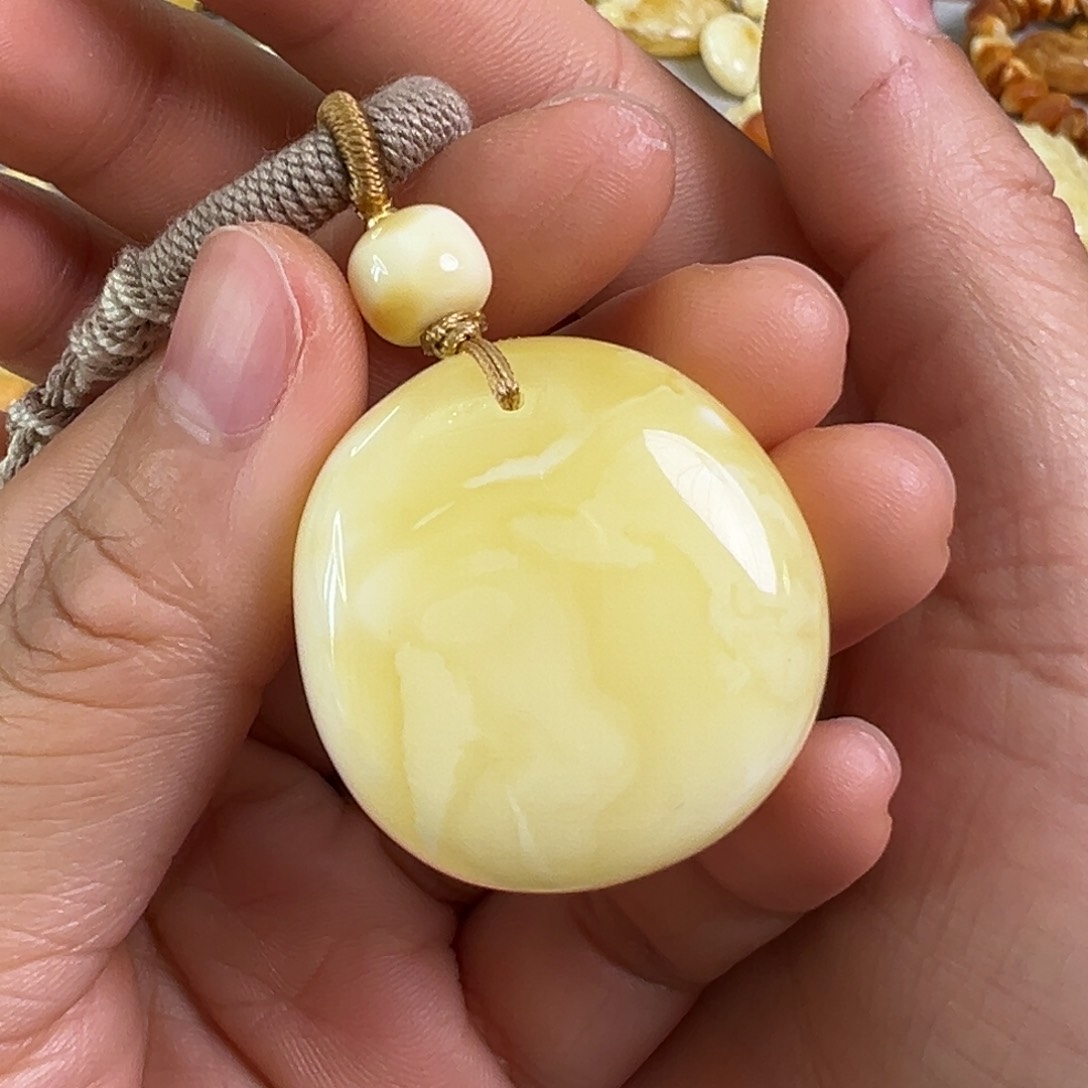 蜜蜡裸石未镶嵌蜜蜡