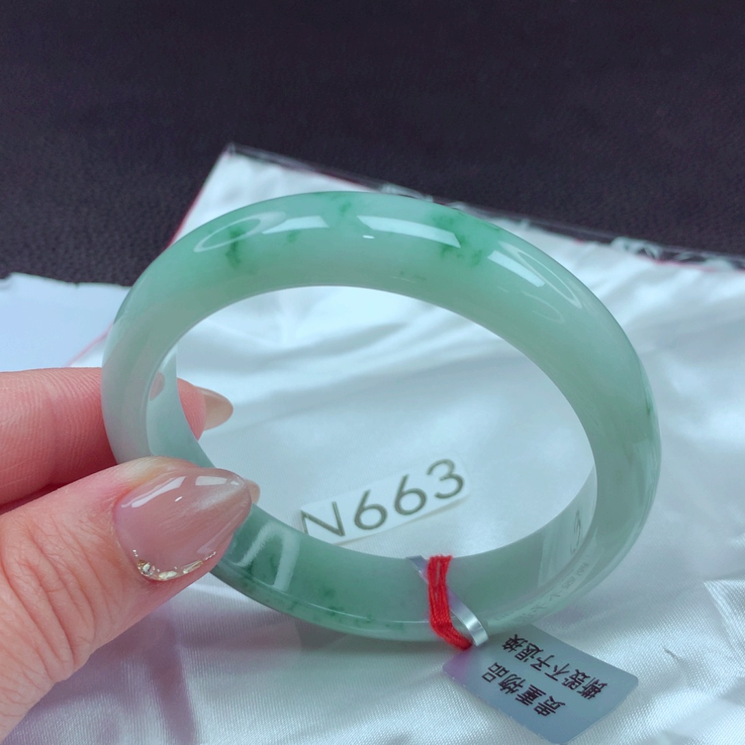 翡翠手镯未镶嵌手镯88