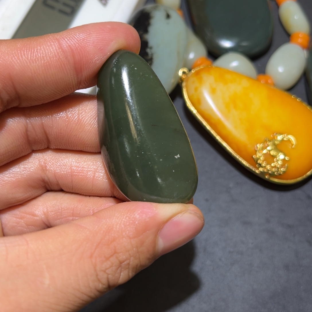 和田玉未镶嵌珠宝奇石