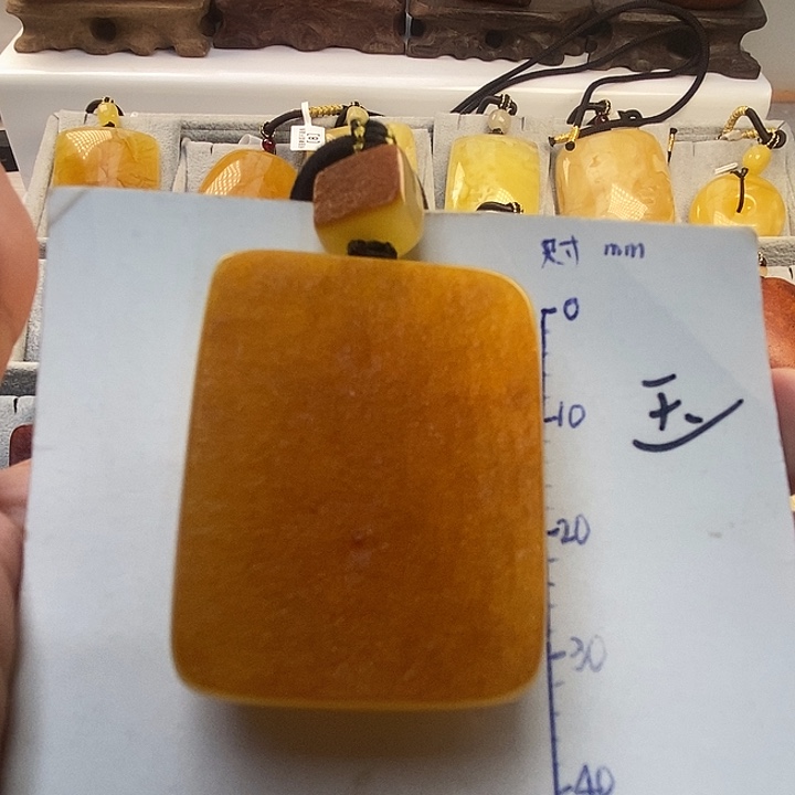 琥珀未镶嵌珠宝奇石