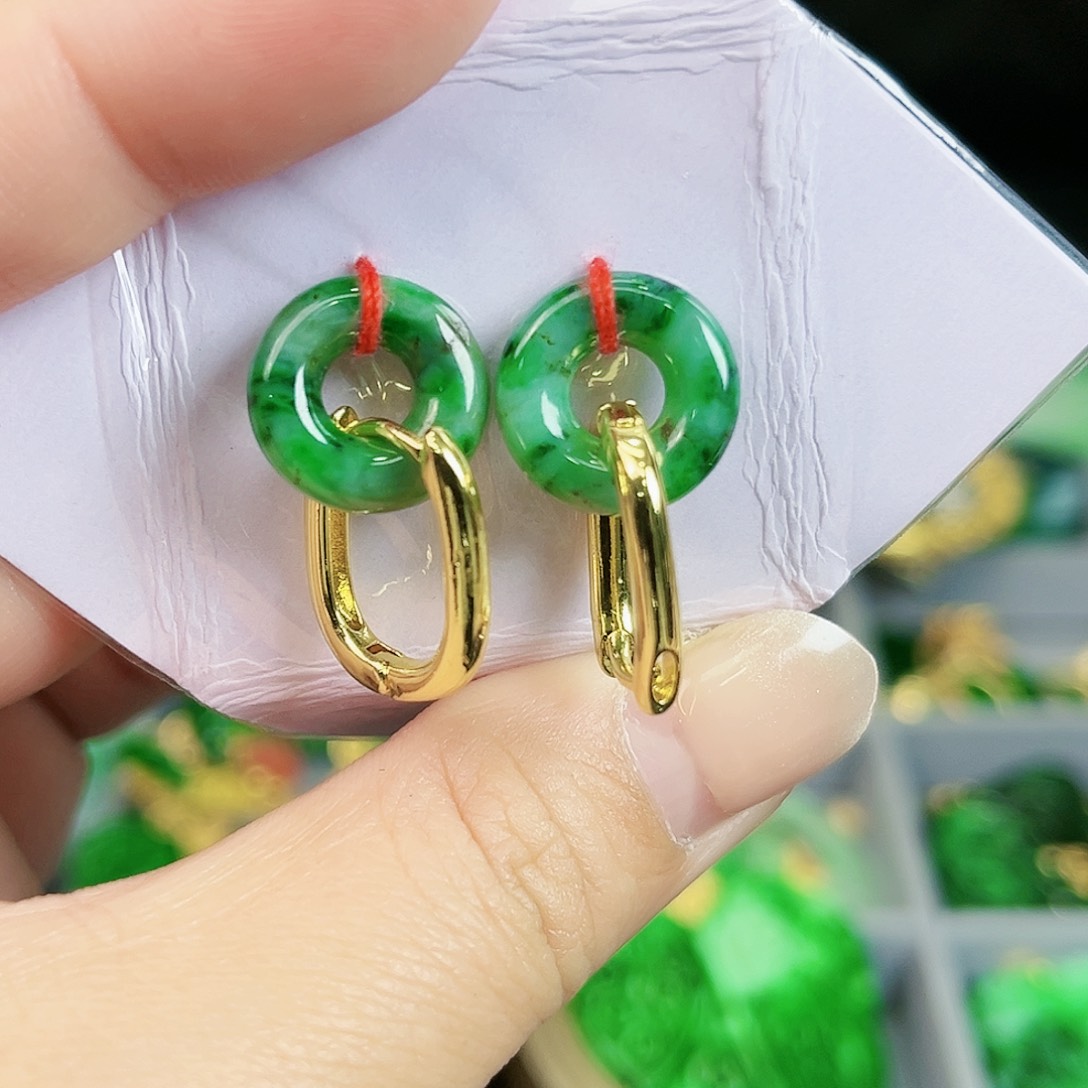 翡翠颈饰未镶嵌耳饰