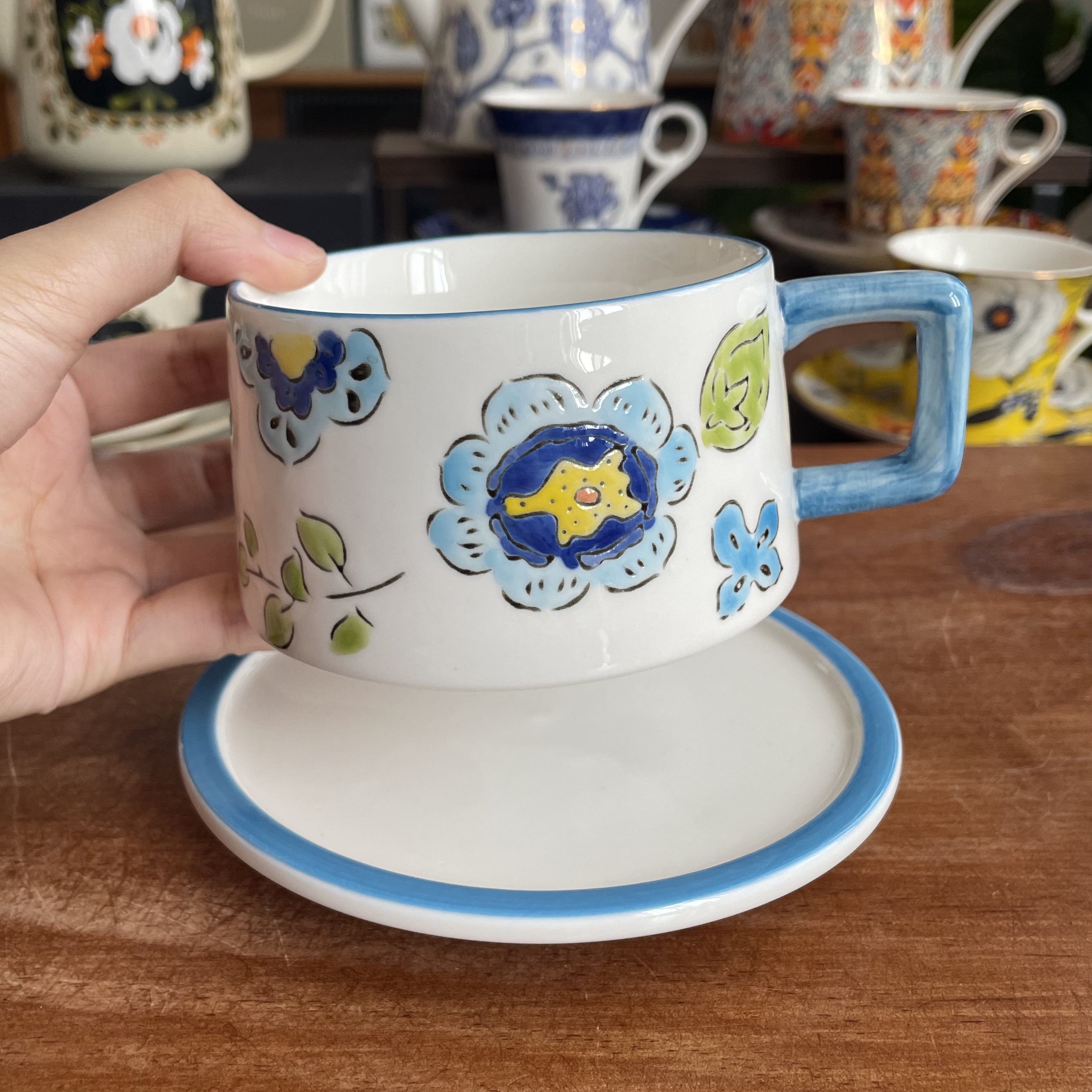 手绘釉下彩浮雕花卉陶瓷杯碟450ml