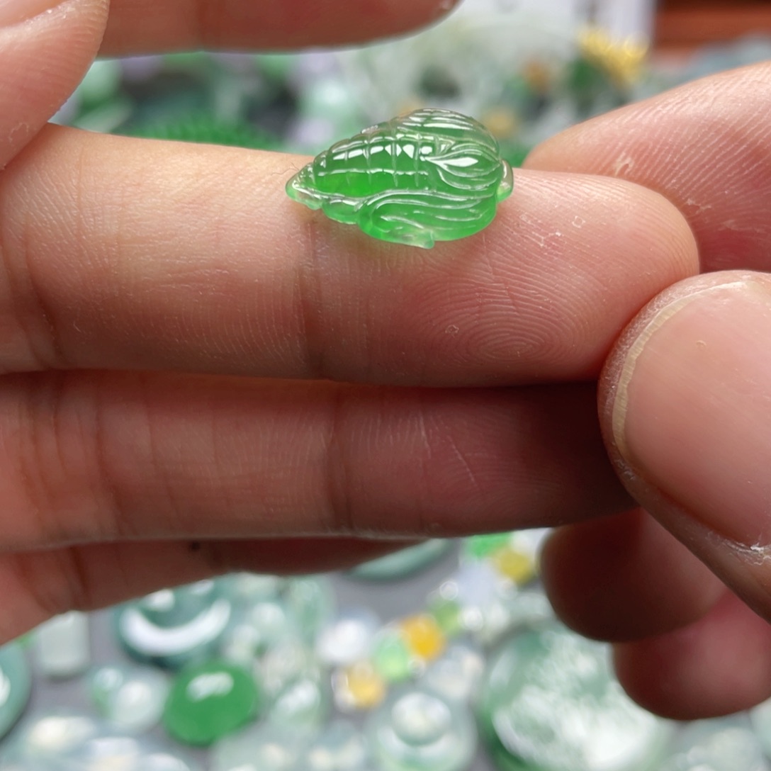 翡翠颈饰未镶嵌翡翠