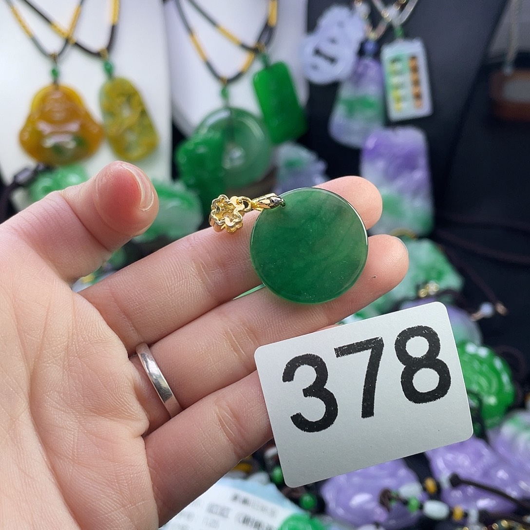 翡翠未镶嵌吊坠(赠链)