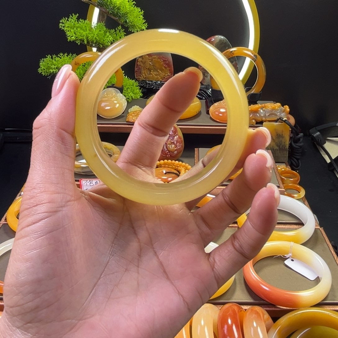 未镶嵌手镯石英质玉