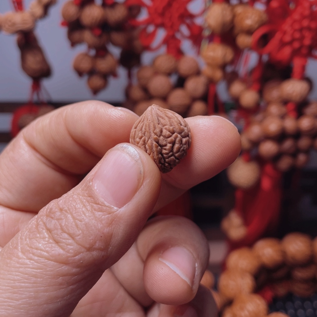 虚***我木质类龙纹桃枭挂件