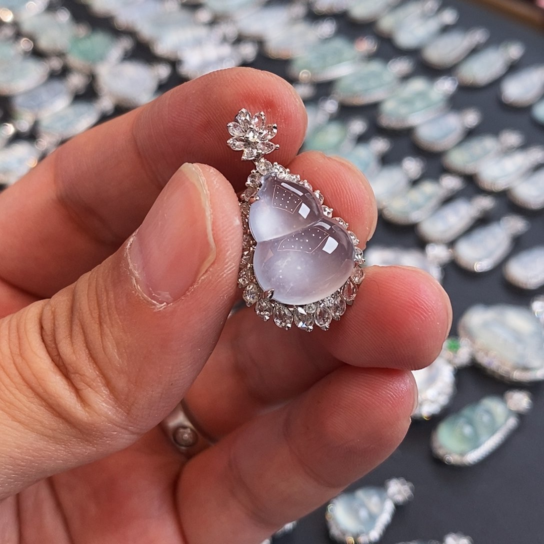 翡翠颈饰18K金镶嵌天然缅甸翡翠吊坠