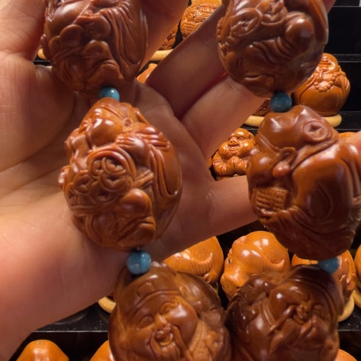 梓***鑫龙脊菩提吊坠手持手球手把件