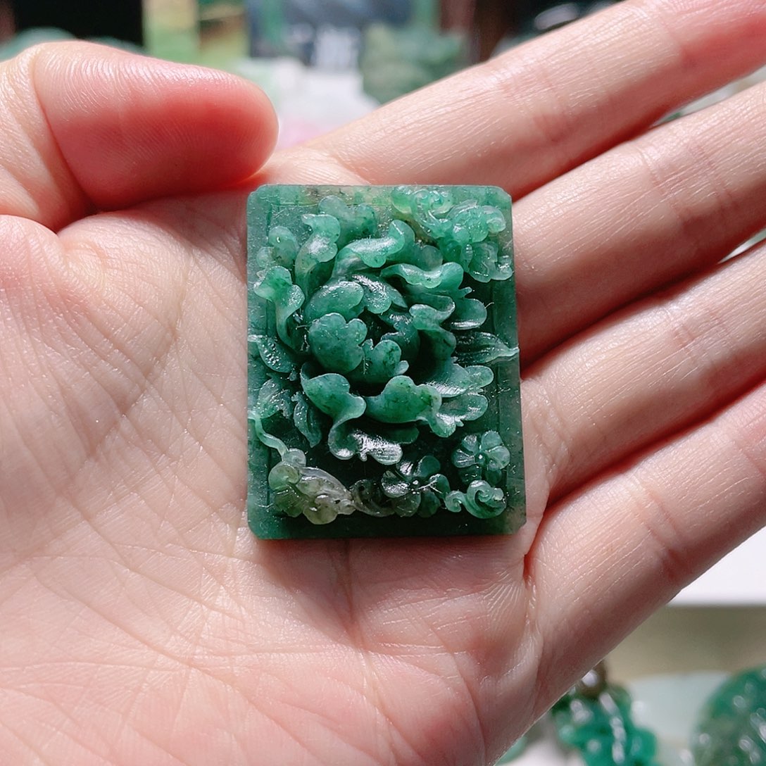 独山玉未镶嵌颈饰