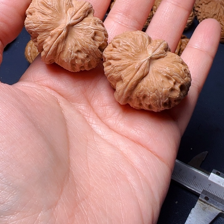 文玩核桃吊坠元宝40