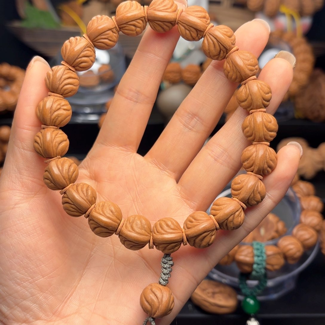 桃核吊坠打****飞野生玉龙脊1.3