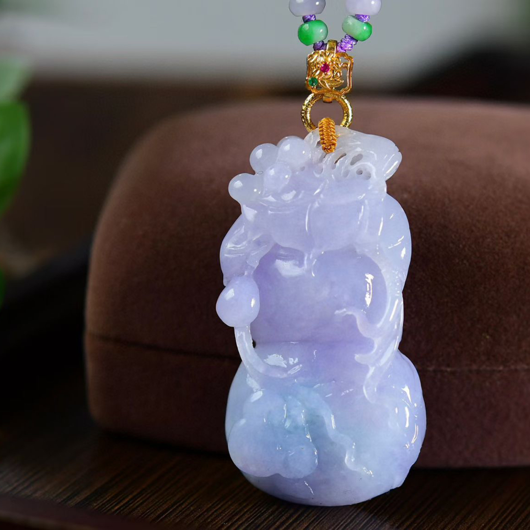 天然A货翡翠紫罗兰葫芦吊坠，手工精雕，色泽艳丽